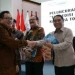 Berkontribusi Atas Pembangunan Pers, Pj Gubernur Banten Al Muktabar Raih Anugerah Sahabat Pers SMSI