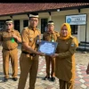 Camat Rajeg Berikan Penghargaan Juara Lomba Desa dan Kelurahan Tingkat Kecamatan Rajeg Tahun 2024