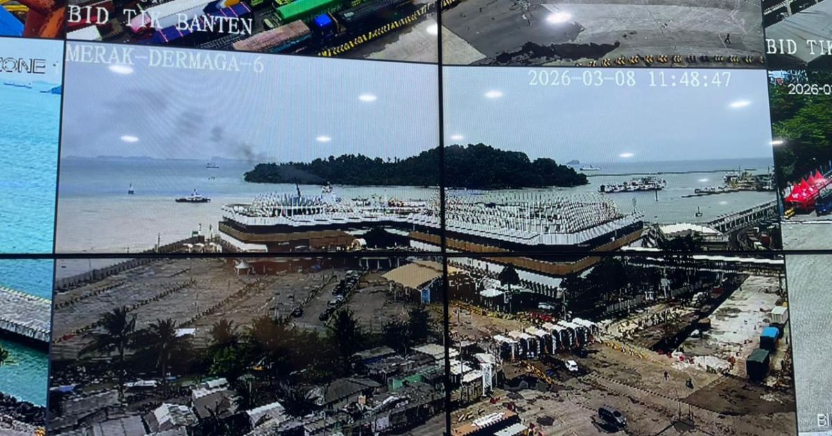Pemantauan CCTV Command Center Polda Banten, Minggu (8/3), kondisi arus kendaraan menuju Pelabuhan Merak hingga siang hari masih terpantau relatif landai dan terkendali.