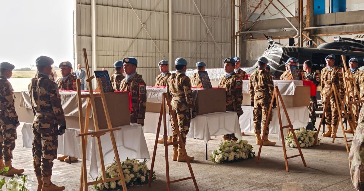Pasukan PBB di Lebanon (United Nations Interim Force in Lebanon/UNIFIL) menyelenggarakan upacara penghormatan terakhir (Memorial Service) bagi tiga prajurit Tentara Nasional Indonesia (TNI) yang gugur dalam misi perdamaian dunia. Upacara militer tersebut berlangsung khidmat di Hanggar Lebanese Air Force, Beirut, pada Kamis (2/4/2026).