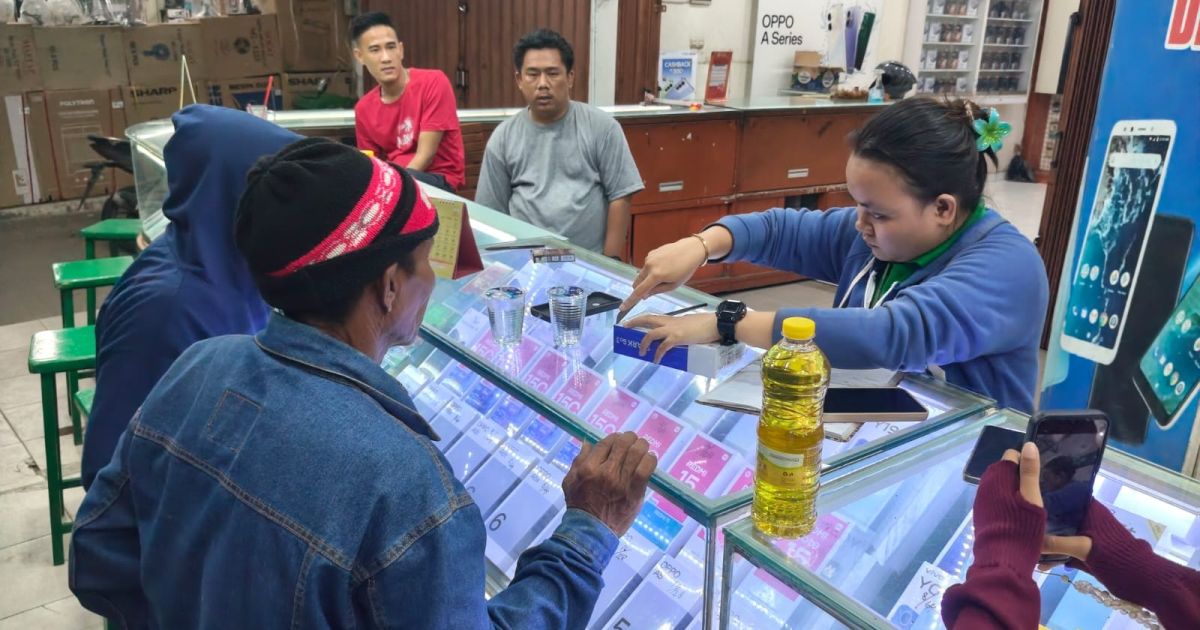 Kios handphone bernama Model Ponsel yang kini menjadi salah satu rujukan masyarakat dalam memenuhi kebutuhan perangkat komunikasi.