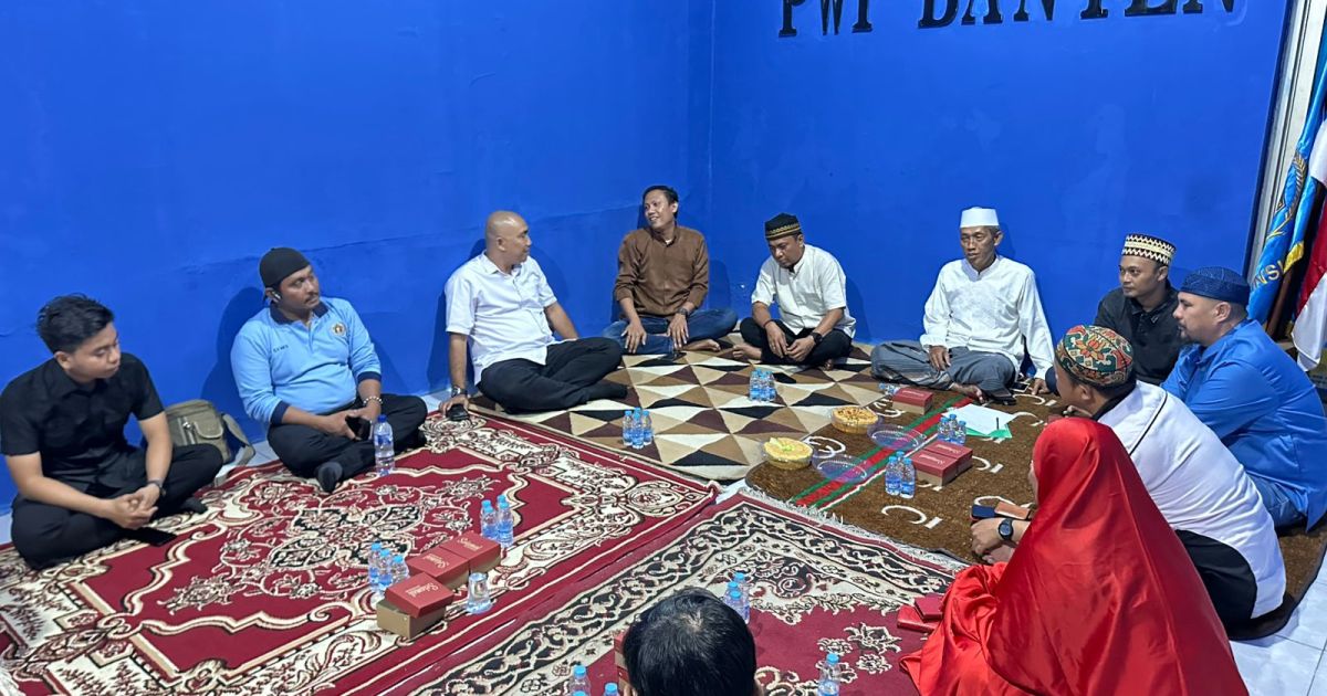 PWI Provinsi Banten menggelar kegiatan Yasin dan Tahlil sebagai bentuk doa bersama untuk almarhum Zulmansyah pada hari ke-4.