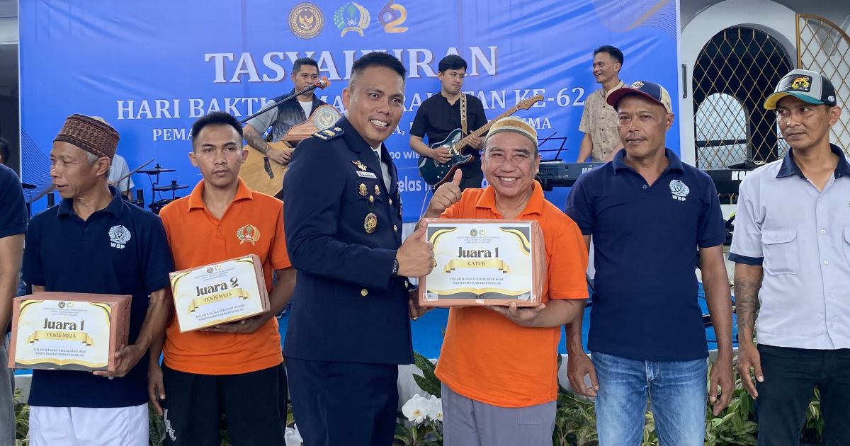 Lapas Kelas IIB Sumedang menggelar puncak peringatan Hari Bhakti Pemasyarakatan (HBP) ke-62 dengan penuh rasa syukur melalui kegiatan tasyakuran, Minggu (27/4/2026).
