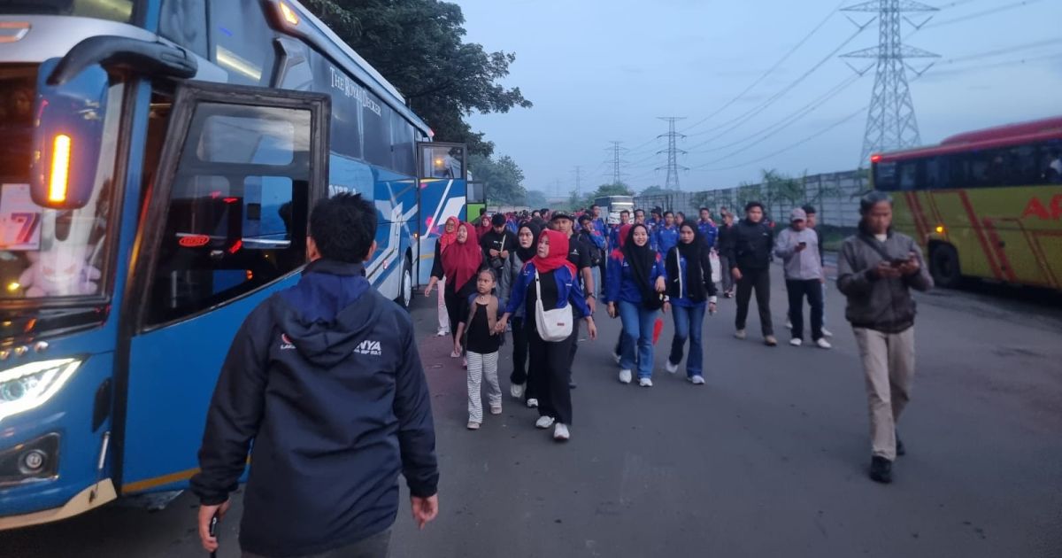 Ribuan buruh Tangerang diberangkatkan ke Jakarta, untuk memperingati Hari Buruh Internasional 2026, Jumat (1/5/2026) dini hari.