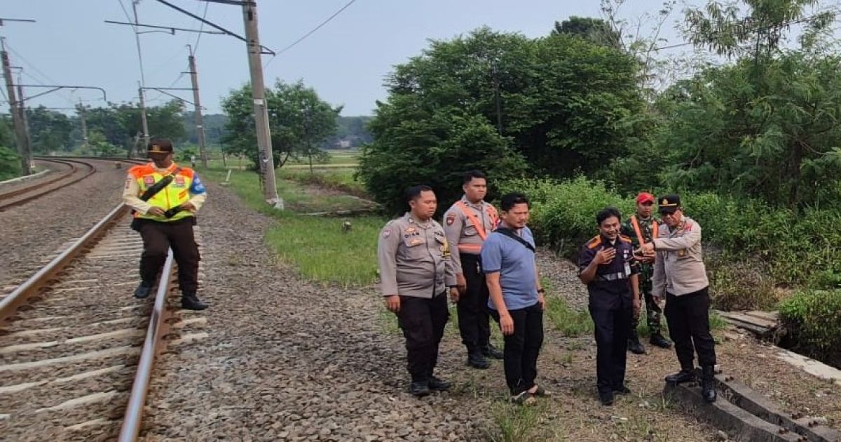 Polsek Tigaraksa, Polresta Tangerang, melakukan pengecekan langsung ke Stasiun KA Daru, Kecamatan Jambe, Jumat (8/5/2026