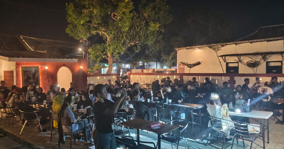 Putra Zigas Guncang Tempat Ngopi Serang, Penonton Larut dalam Lagu-Lagu Galau Hits Indonesia