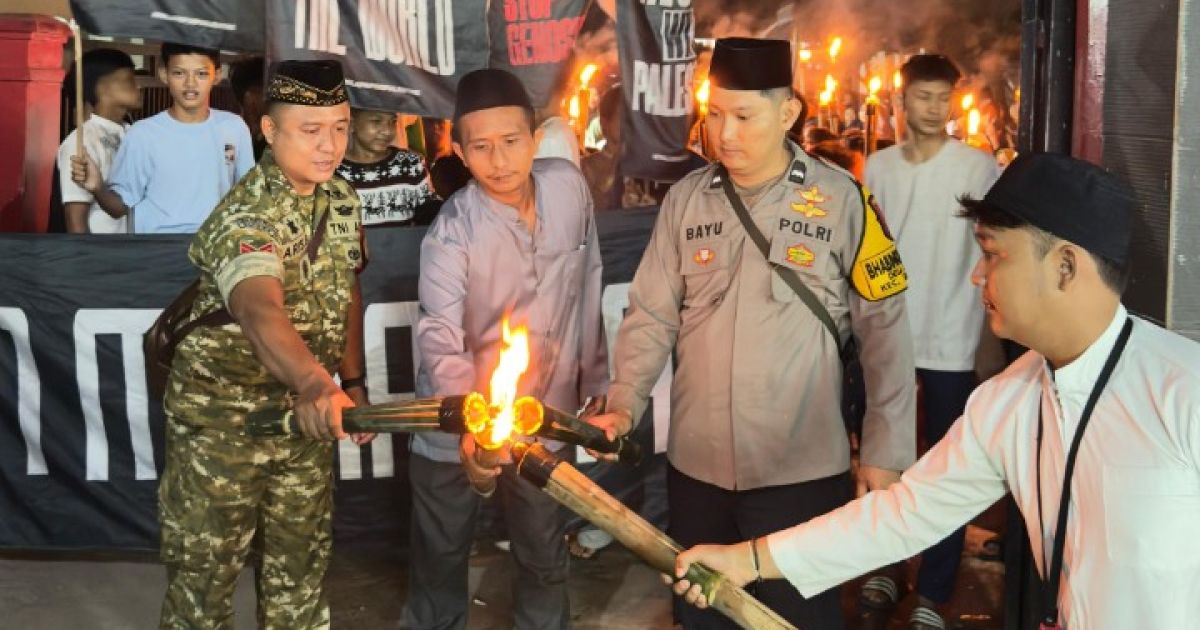 Cahaya Obor Iringi Tahun Baru Islam, Warga Parung Aleng Desa Cikeas Perkuat Ukhuwah