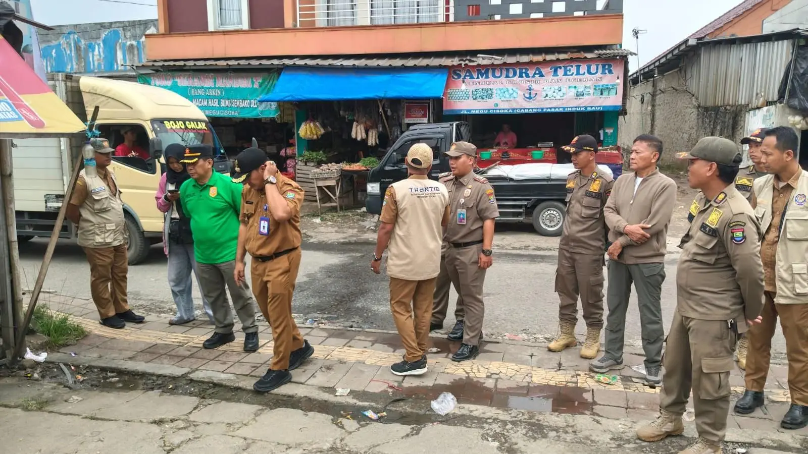 TNI Polri Kawal Pemindahan Pedagang Eks Penampungan ke Pasar Baru Cisoka Tangerang