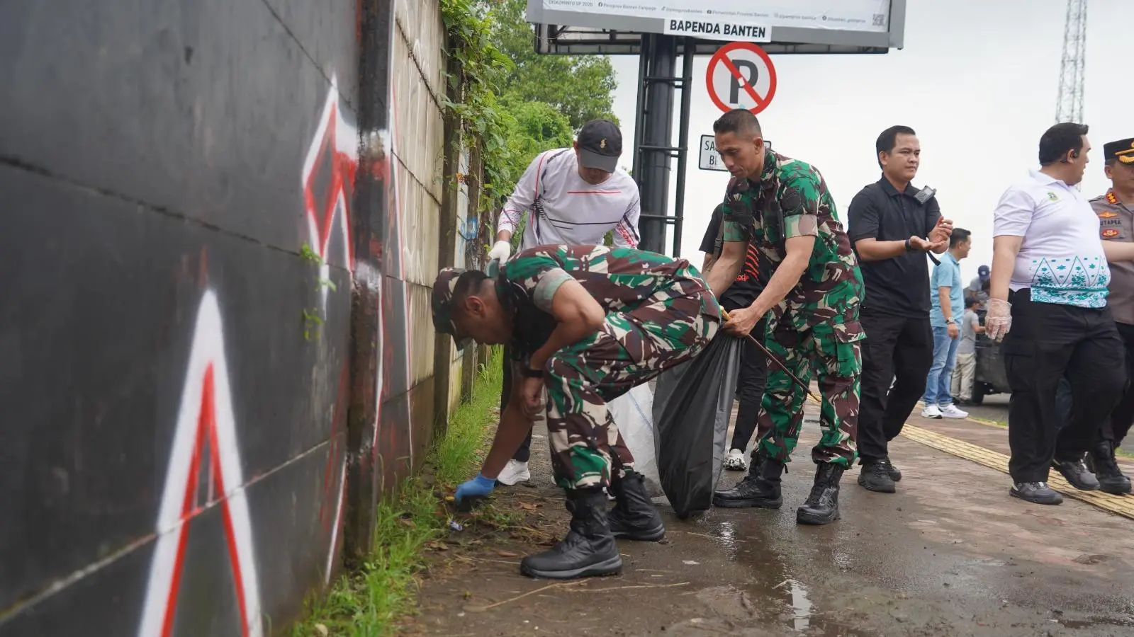 400 Prajurit Korem 064/Maulana Yusuf Turun ke Jalan, Wujudkan Kota Serang Bersih Lewat Gerakan Banten ASRI