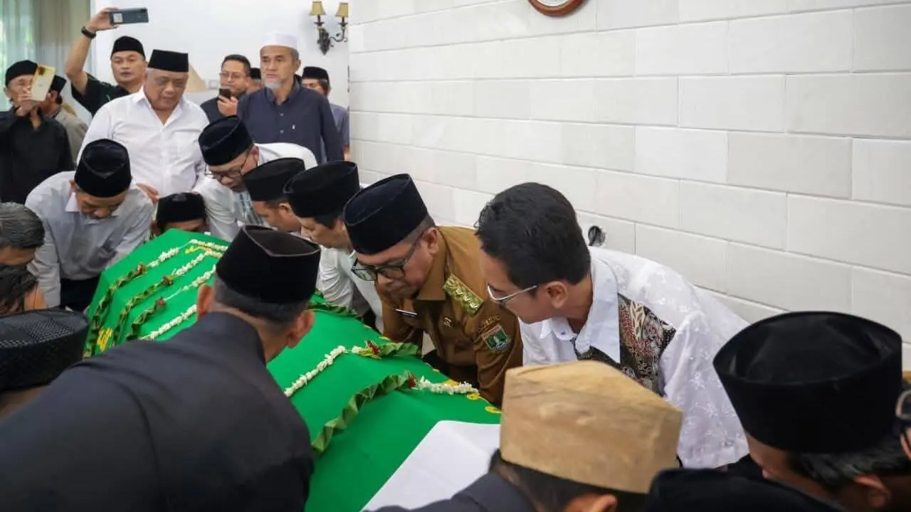 Mengantar Pejuang Banten: Jejak Pengabdian H. Tubagus Tryana Sjam’un yang Abadi