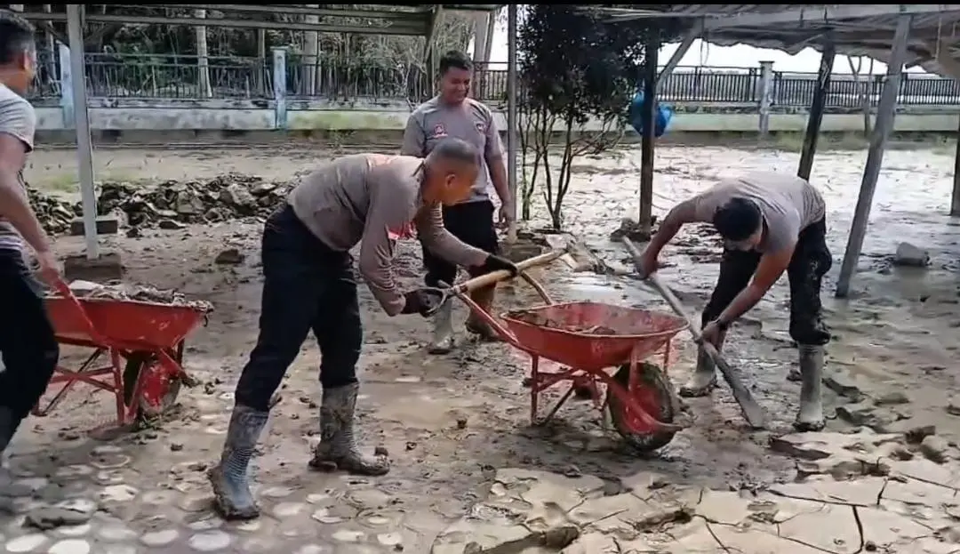 Polri Sigap Pulihkan Sekolah di Aceh Utara Pasca Banjir