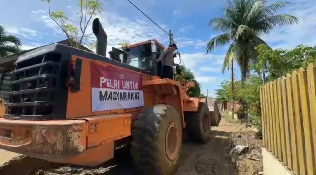 Kapolri Kirim Alat Berat Bantu Pemulihan Pasca Banjir di Pidie