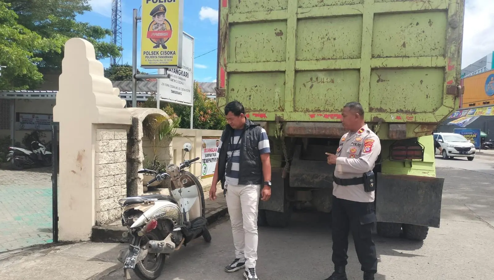 Kecelakaan Tragis di Cisoka: Ibu Terlindas Dumtruk Tanah