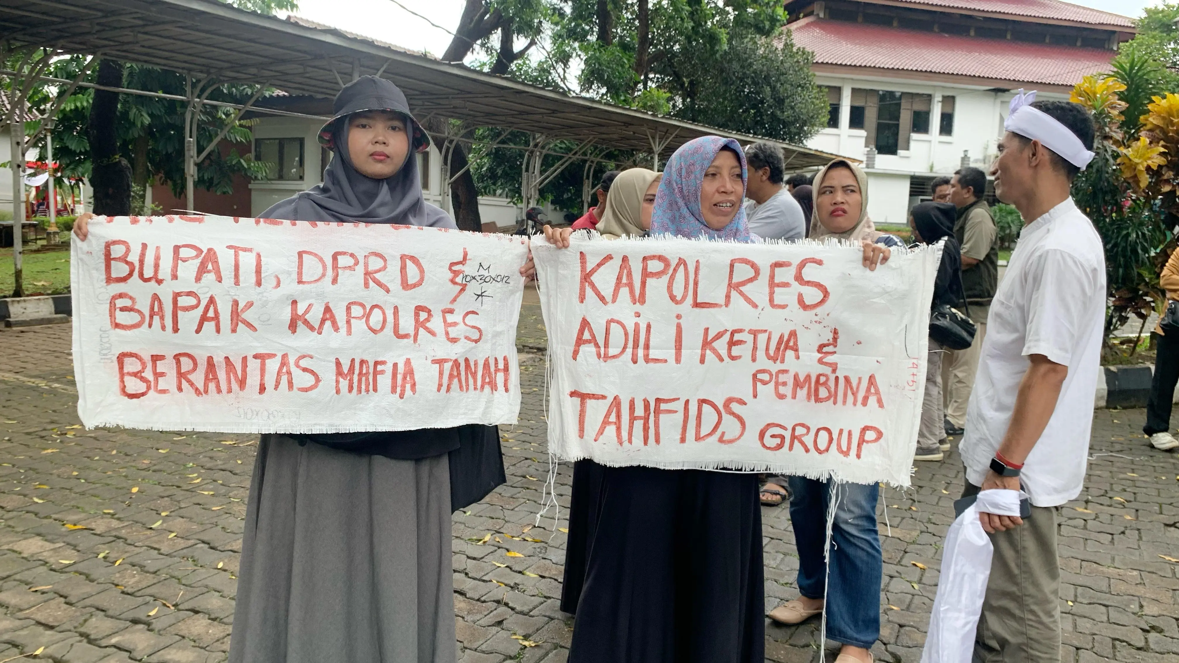 Korban Kavling Ekowisata Sentul Desak Keadilan di Depan DPRD Bogor