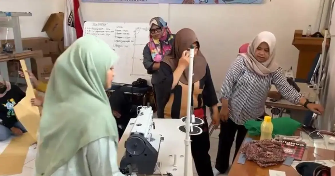Dinsos Kota Bogor Dorong Kemandirian Ibu-Ibu Lewat Pelatihan Jahit Program BERLARI