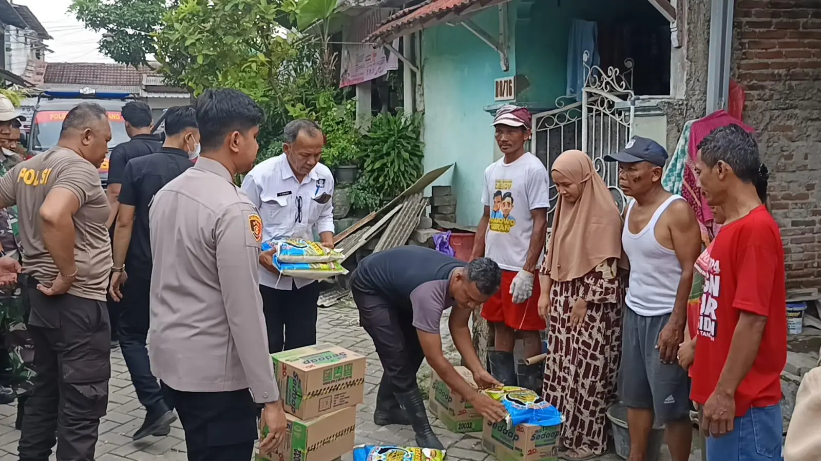 Polsek Cisoka Tanggap Bantu Korban Puting Beliung di Solear