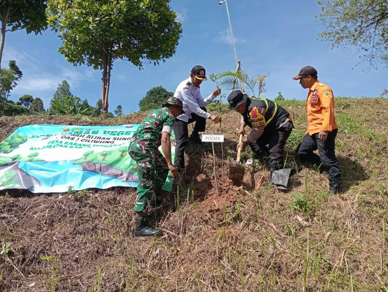 Cegah Longsor dan Erosi, Dua Desa di Bogor Ditanami Ratusan Pohon