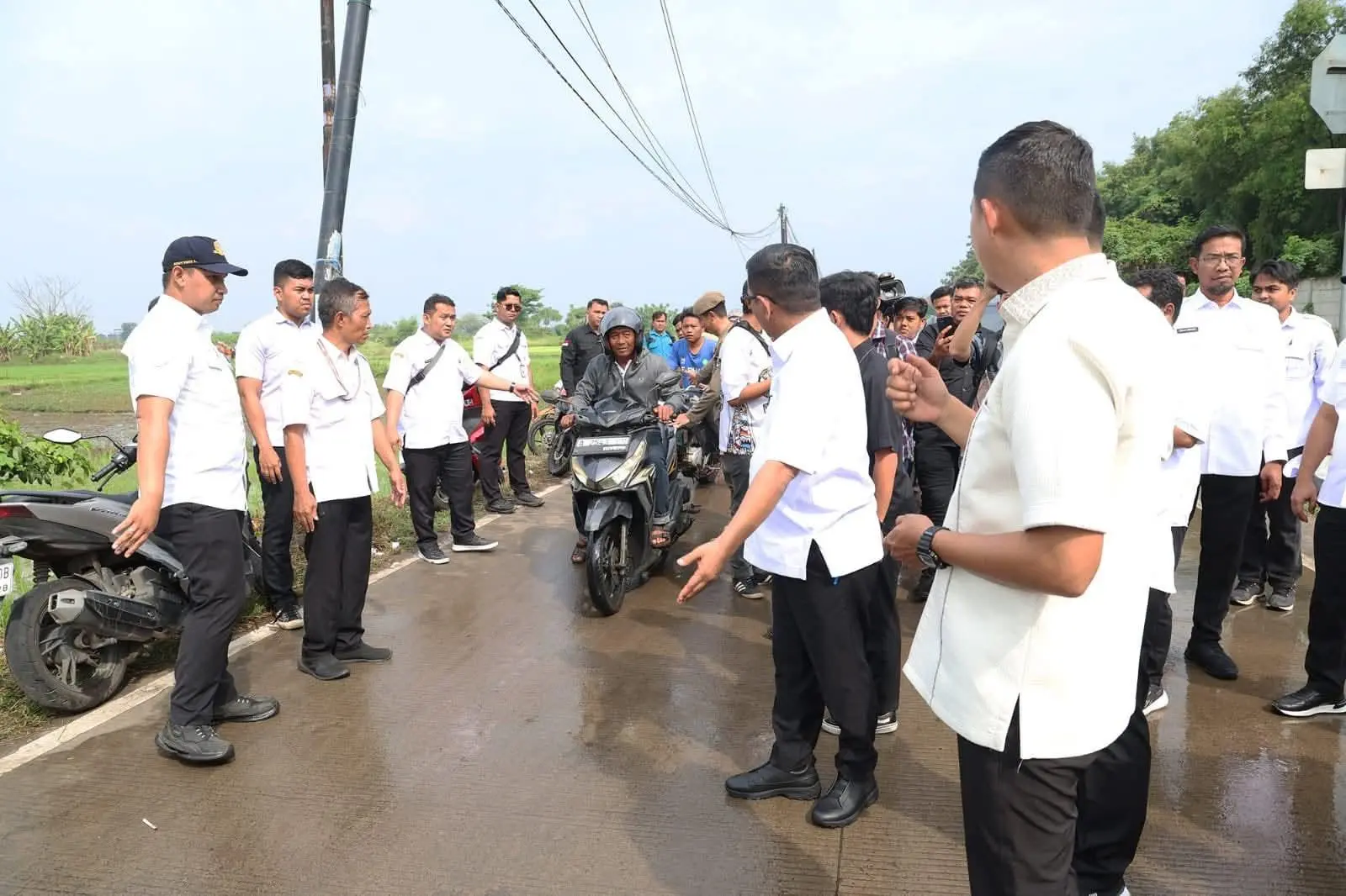 Gubernur Andra Soni Tinjau Proyek Flyover Unyur untuk Atasi Kemacetan