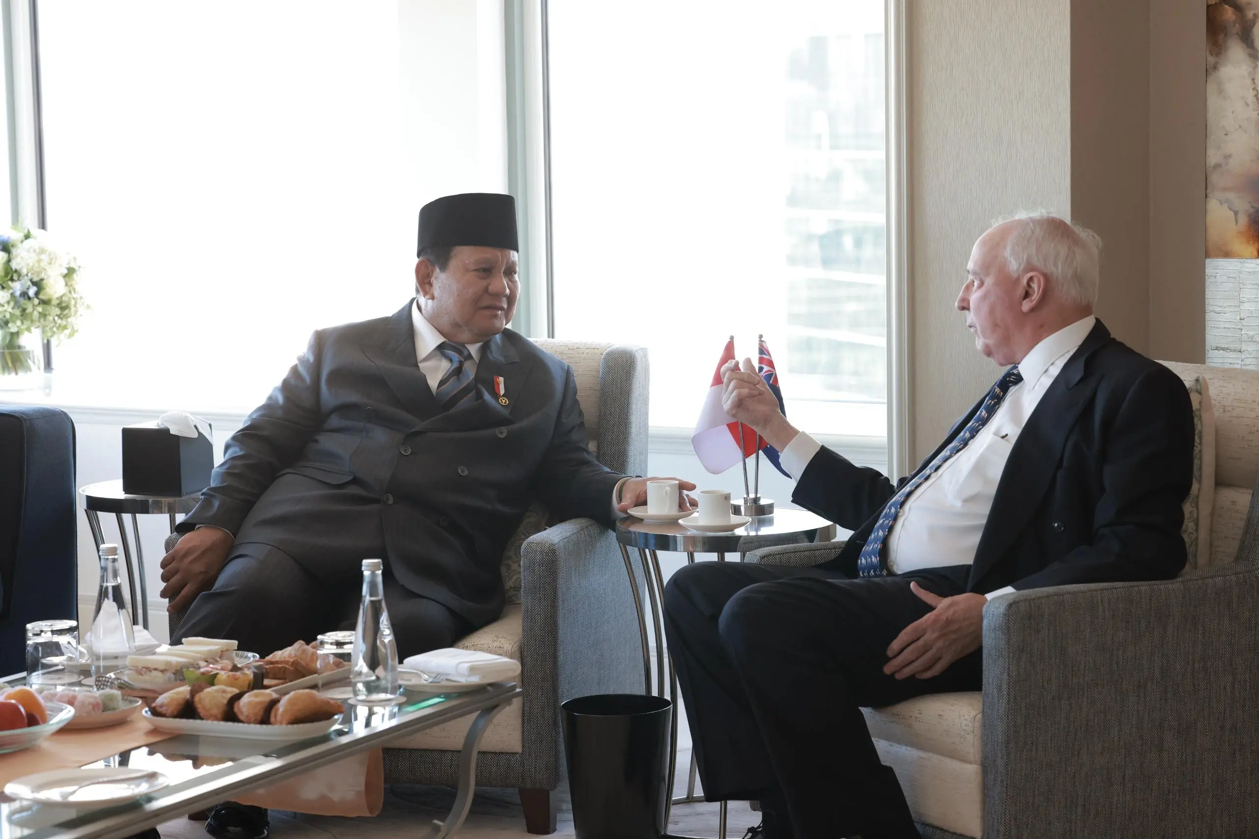 Prabowo dan Paul Keating Diskusikan Stabilitas Kawasan