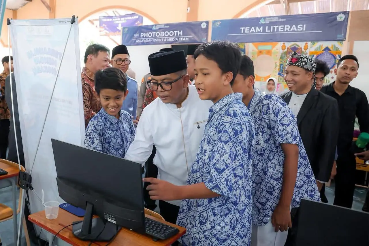 Gubernur Andra Soni Dukung Inovasi Santri di Ponpes Assa’adah