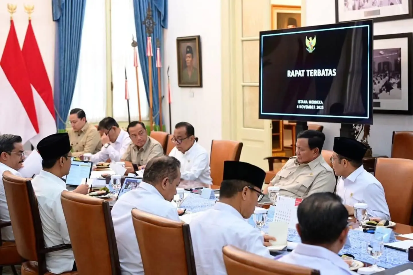 Presiden Prabowo Bahas Pengembangan Transportasi di Istana Merdeka