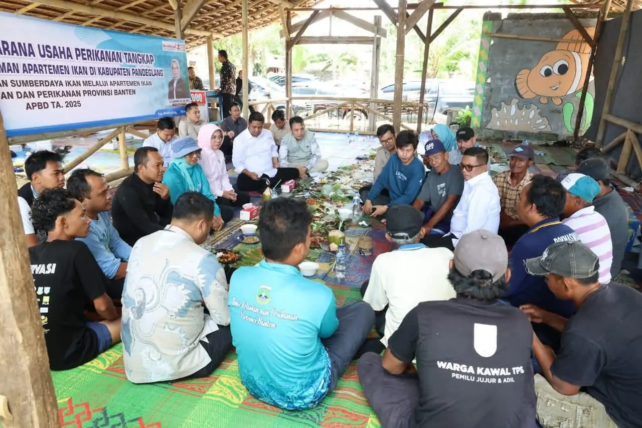 Nelayan Sukarame Terima Bantuan Perahu dan Alat Penunjang