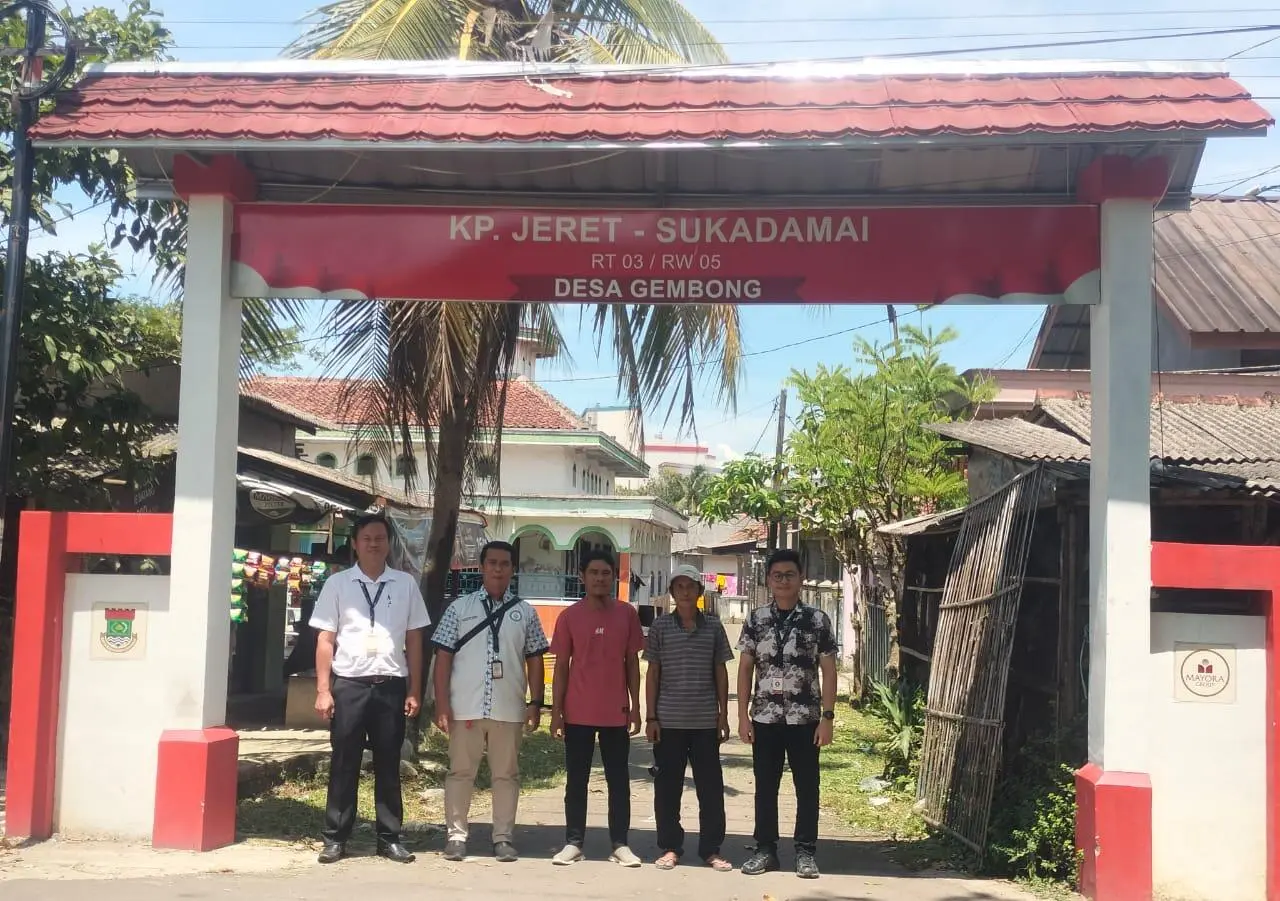 PT Torabika Eka Semesta Bangun Gapura di Kampung Jeret