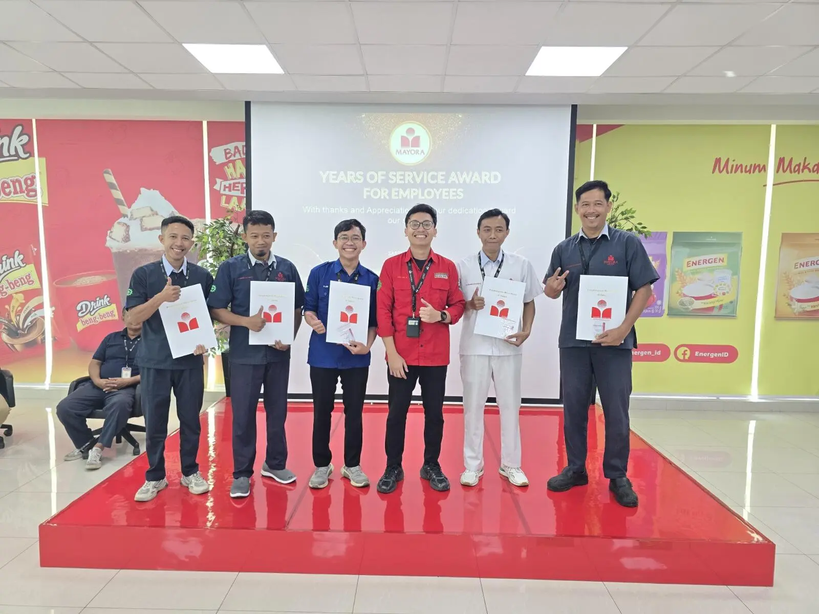 PT Torabika Eka Semesta Berikan Penghargaan kepada Karyawan