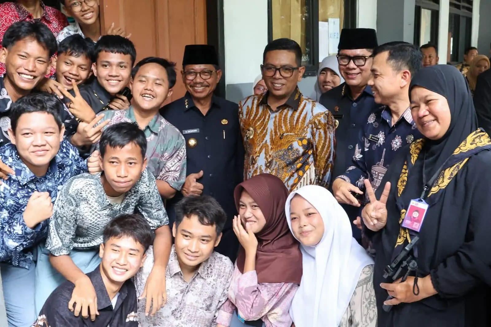 SMAN 14 Tangerang: Semangat Belajar Tak Terhenti Meski Plafon Ambruk