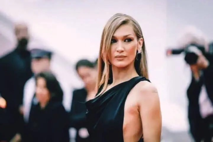 Bella Hadid Berjuang Melawan Penyakit Lyme Disease