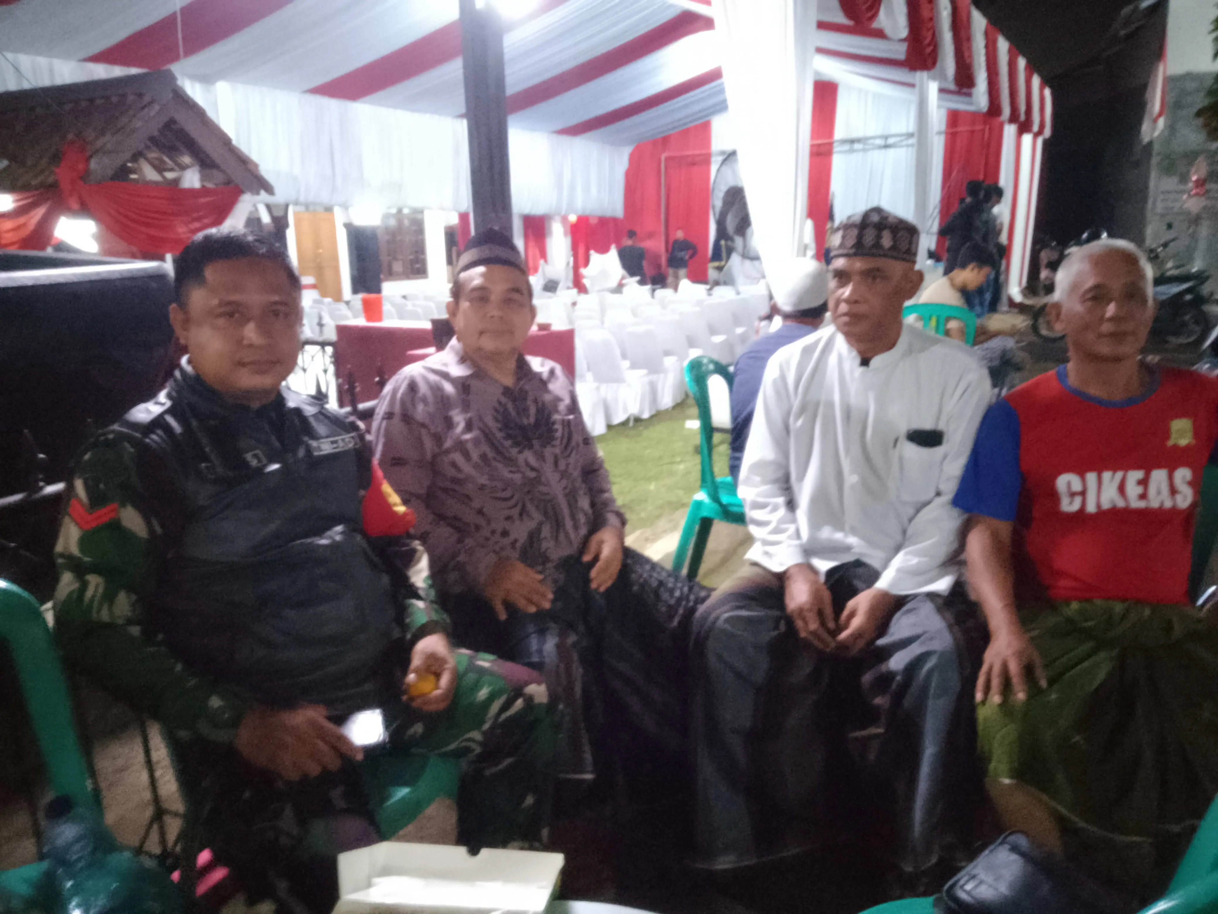 Ketua BPD dan Babinsa Cikeas Sambang Warga untuk Perkuat Silaturahmi