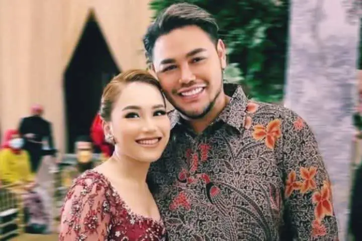 Ivan Gunawan Cerita Awal Jatuh Cinta pada Ayu Ting Ting