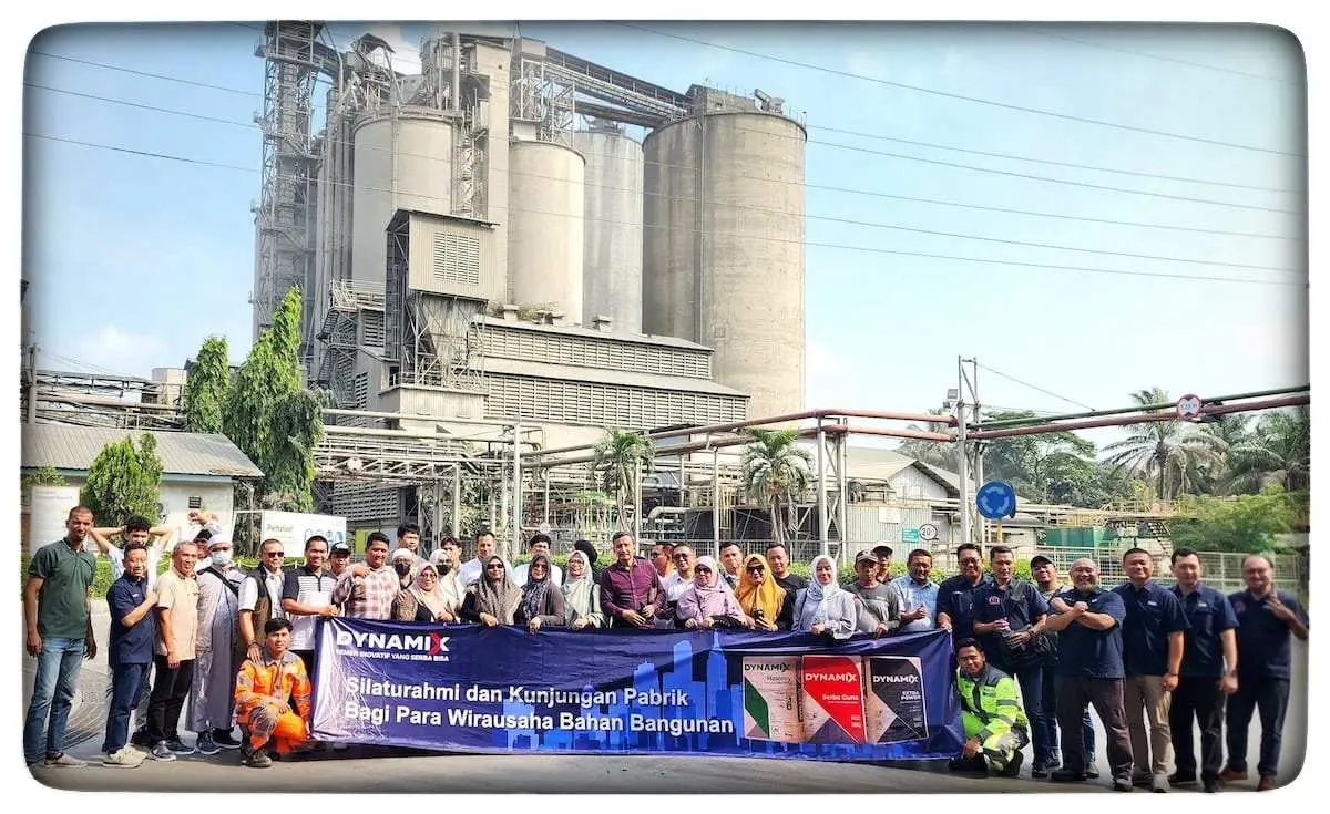 Pemilik Toko Bangunan Antusias Kunjungi Pabrik Semen Dynamix