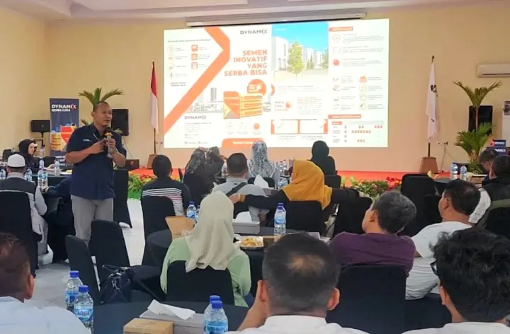 Pemilik Toko Bangunan Antusias Kunjungi Pabrik Semen Dynamix