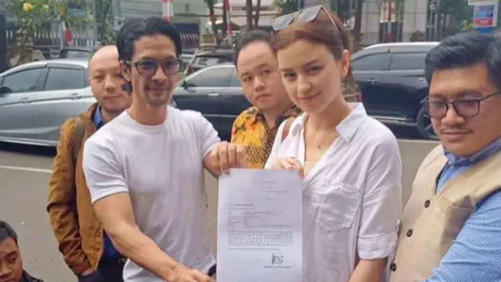 Edward Akbar Kabur Saat Ditegur Ibu Kimberly Ryder