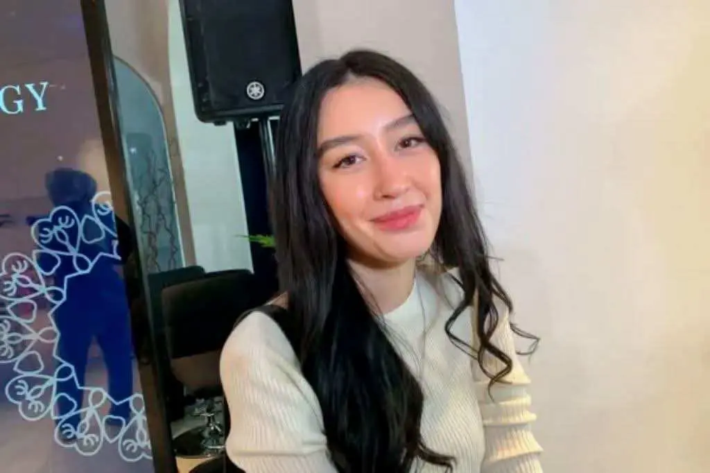 Natasha Ryder Berbagi Impian Mengendarai Moge di Pegunungan Alpen