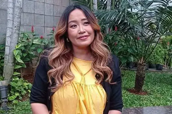 Pinkan Mambo Beralih Jadi Penjual Donat, Kini Laris Manis