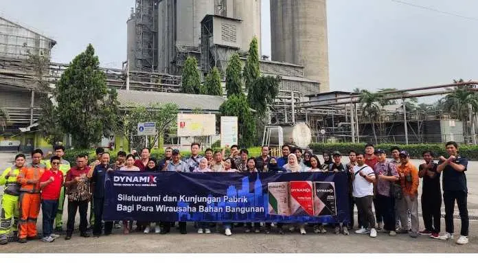 Solusi Bangun Indonesia Ajak Pemilik Toko Kunjungi Pabrik Semen Dynamix