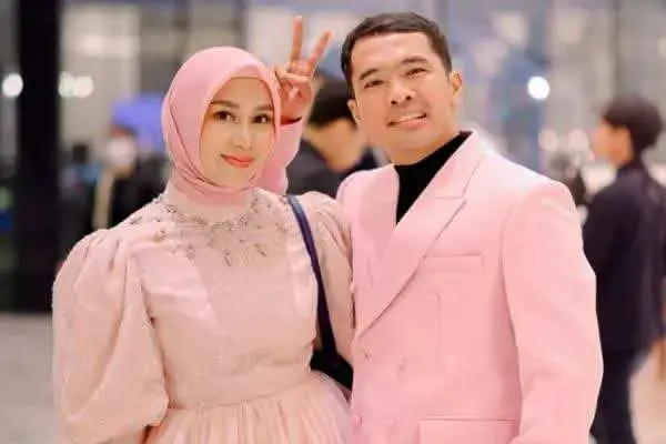 Istri Putra Siregar Curhat, Bongkar Kelakuan Suami di Medsos?