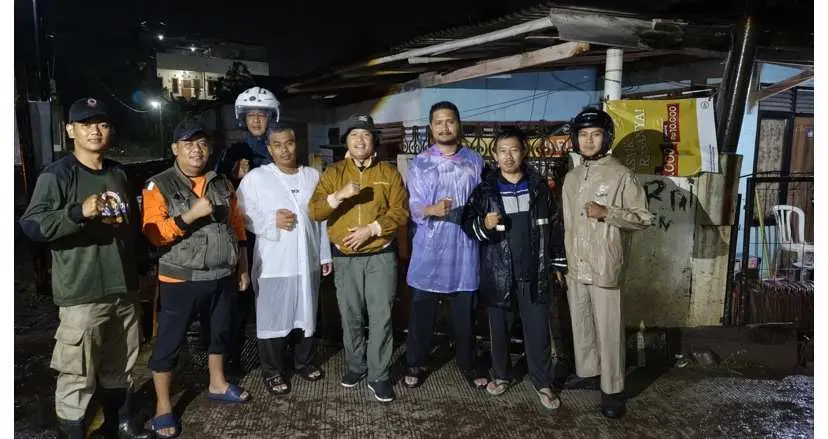 Longsor Tamansari Bogor Timbun Kandang dan Motor Warga
