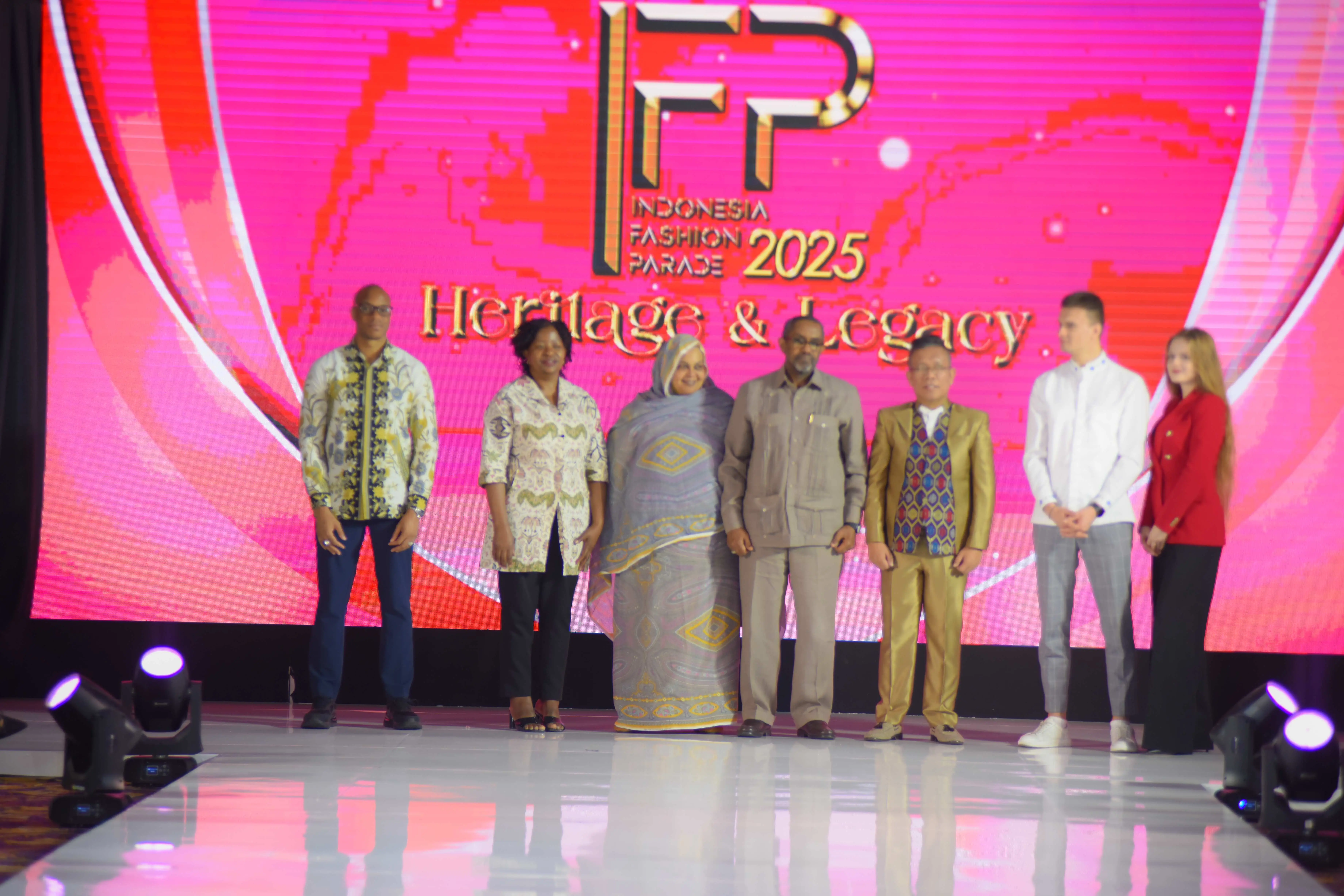 Indonesia Fashion Parade 2025 Jadi Ajang Perpaduan Budaya dan Fashion Berkelanjutan ASEAN
