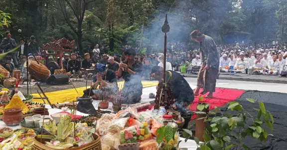 Ngertakeun Bumi Lamba 2025: Harmoni Rakyat, Pemimpin, dan Alam dari Tangkuban Parahu