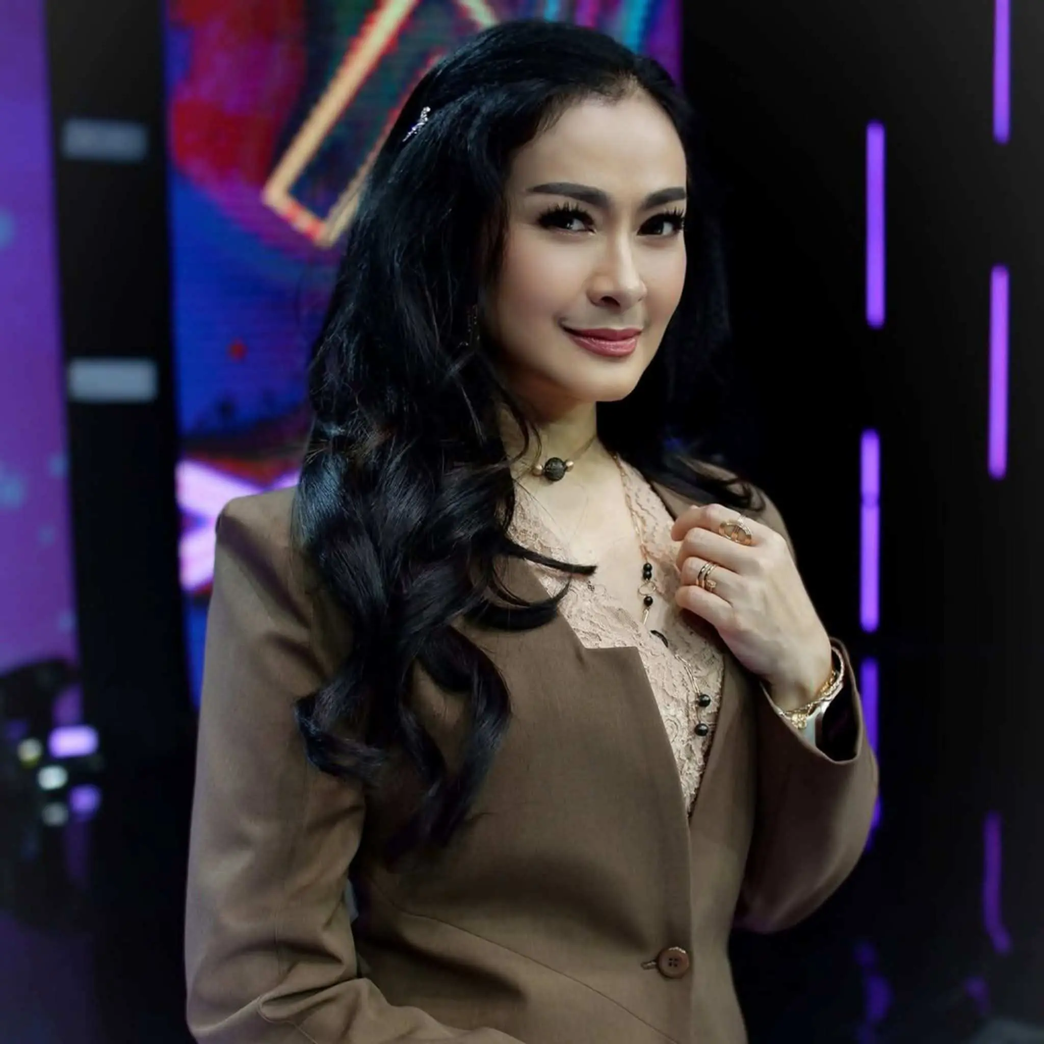 Iis Dahlia Curhat Sentil Artis Beresin Sistem Royalti!