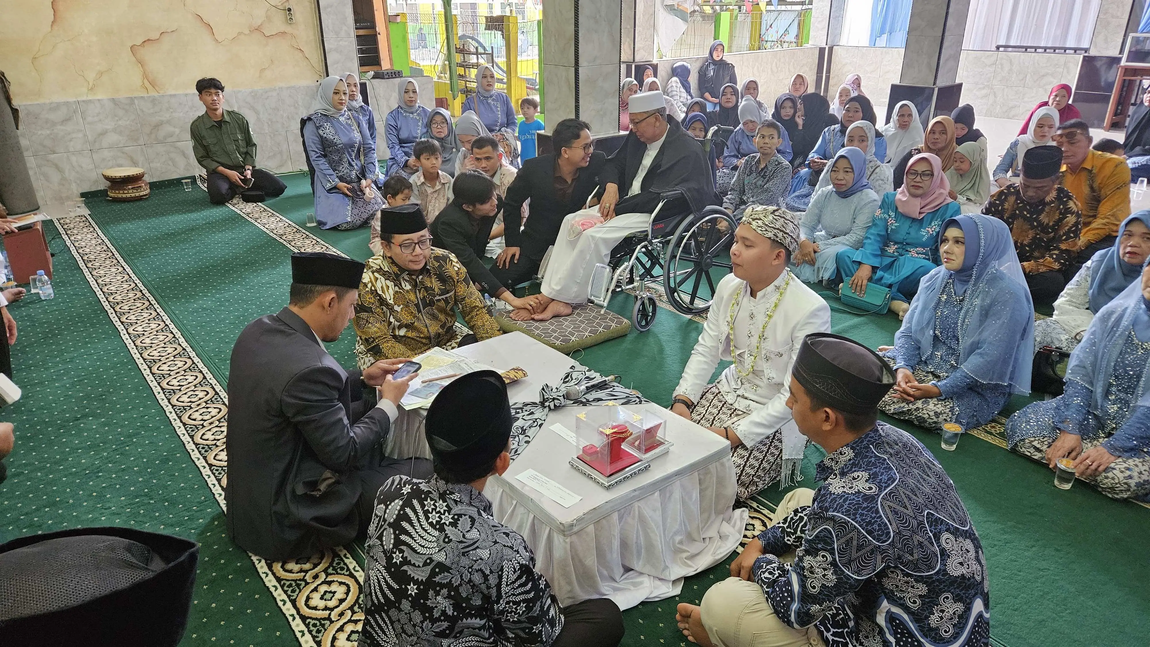 Anggota DPRD Jabar Ricky Kurniawan Saksikan Akad Nikah Putra Ulama Kharismatik Kyai Nuh di Bojonggede