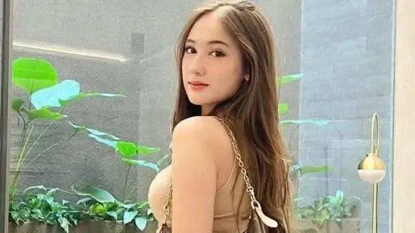 Sosok Laura Moane: Artis Muda Blasteran Inggris yang Curi Perhatian