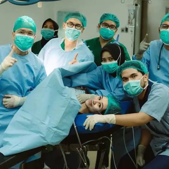 Aaliyah Massaid Melahirkan, Geni Faruk Sambut Cucu Pertama dengan Haru