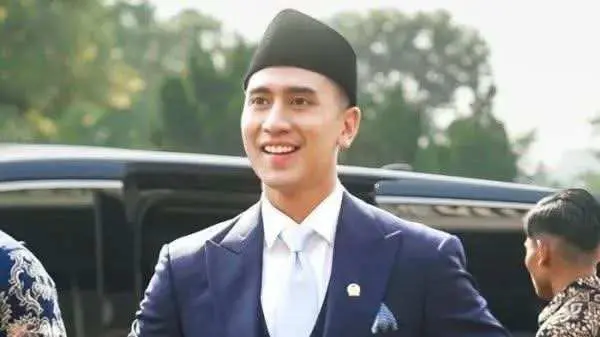 Verrel Bramasta Diserbu Fans di Singapura, Polisi Turun Tangan!