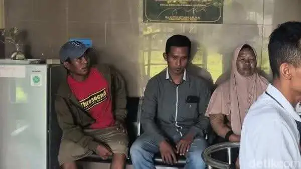 Wanita di Probolinggo Ini Dituding Jadi Dukun Santet: Rumah Dilempari Bom Ikan