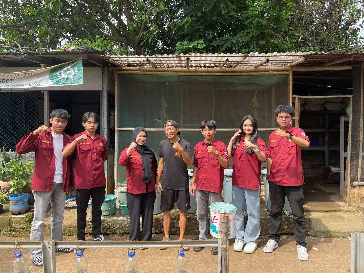 Maggot, Solusi Sampah dan Harapan Ekonomi: Mahasiswa Unpak Belajar dari Mitra Ruhay