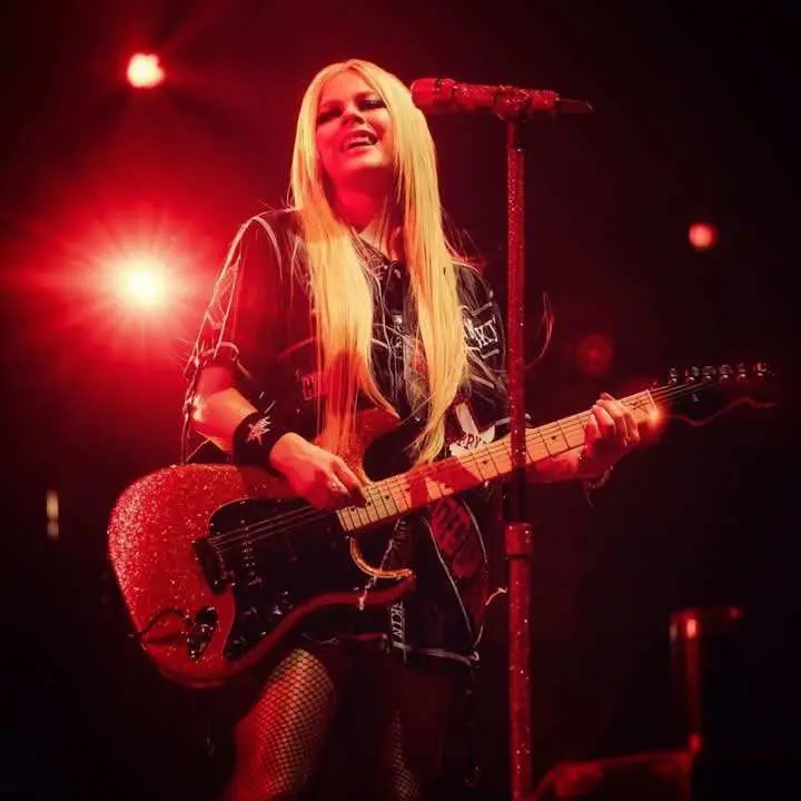 Avril Lavigne Dalam Sepak Terjang Sang Punk Princess di Dunia Musik
